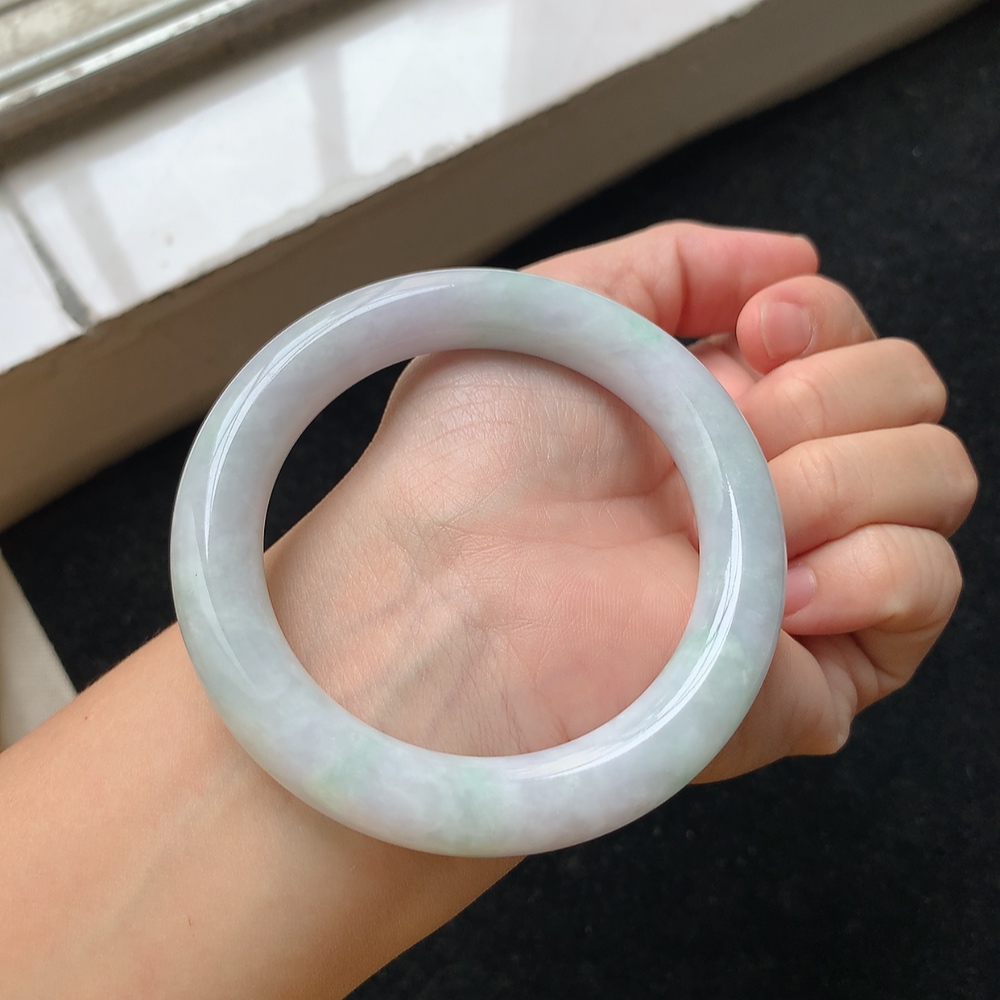 1635号 缅甸天然A货翡翠手镯55圈口淡春彩圆条手镯