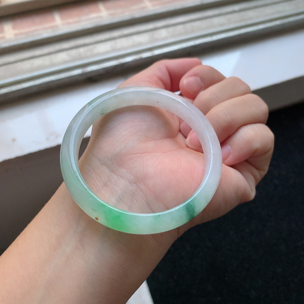 1756号 缅甸天然A货翡翠手镯51小圈口飘阳绿正装手镯