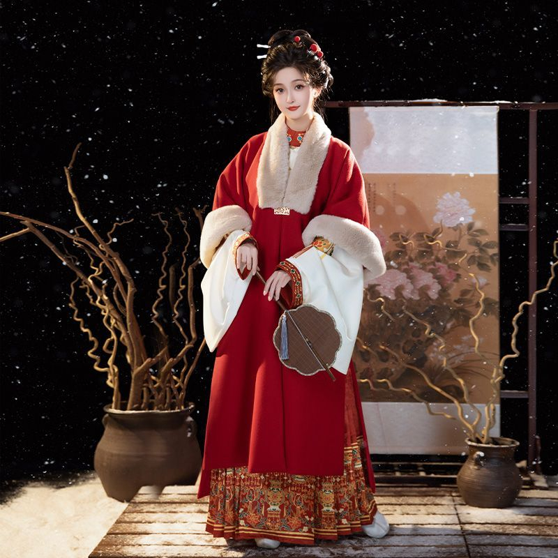 柒邑原创秋冬款汉服女红色新年战袍裘衣龙年拜年服马面裙冬季款