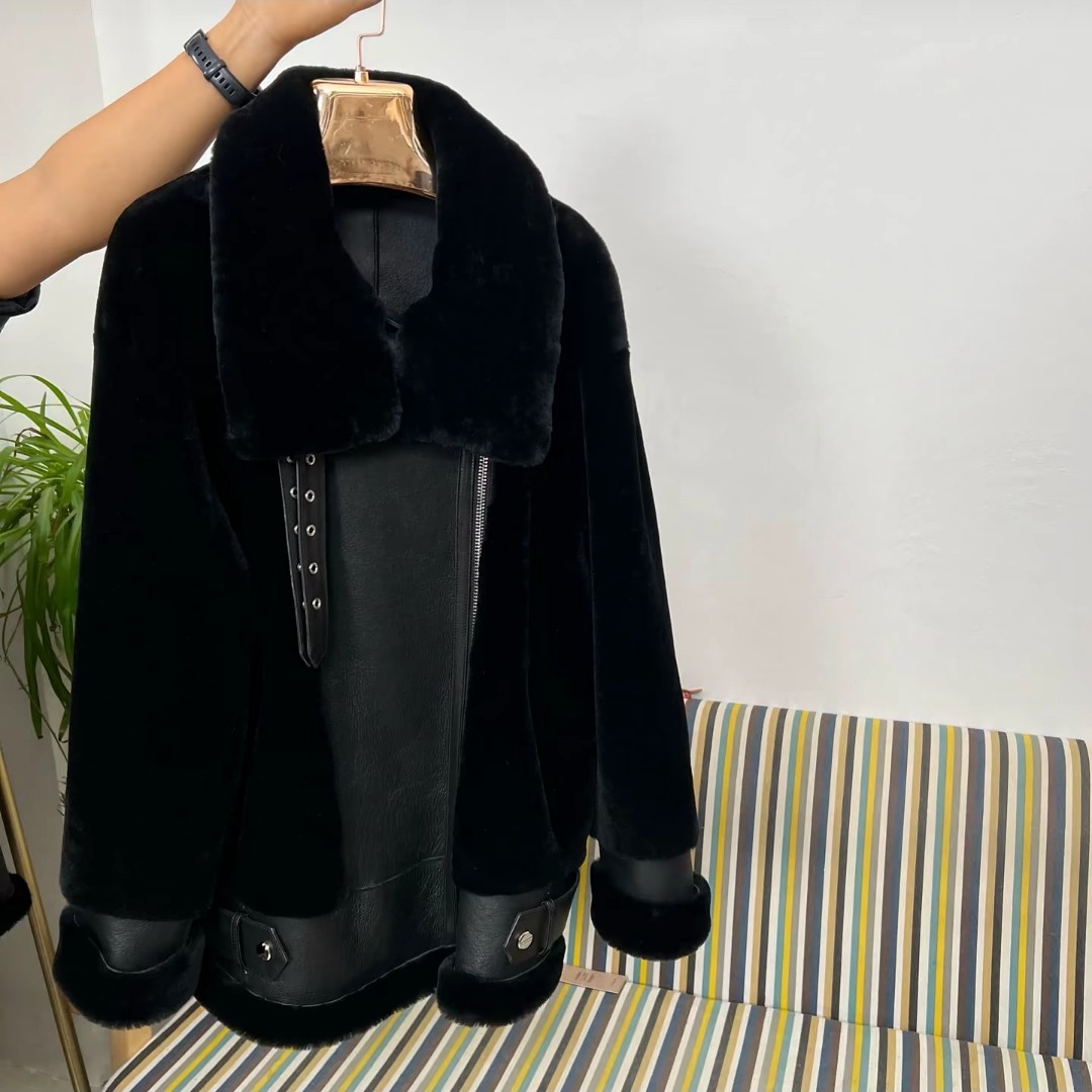 22015中款显瘦美利奴皮毛一体女冬外套