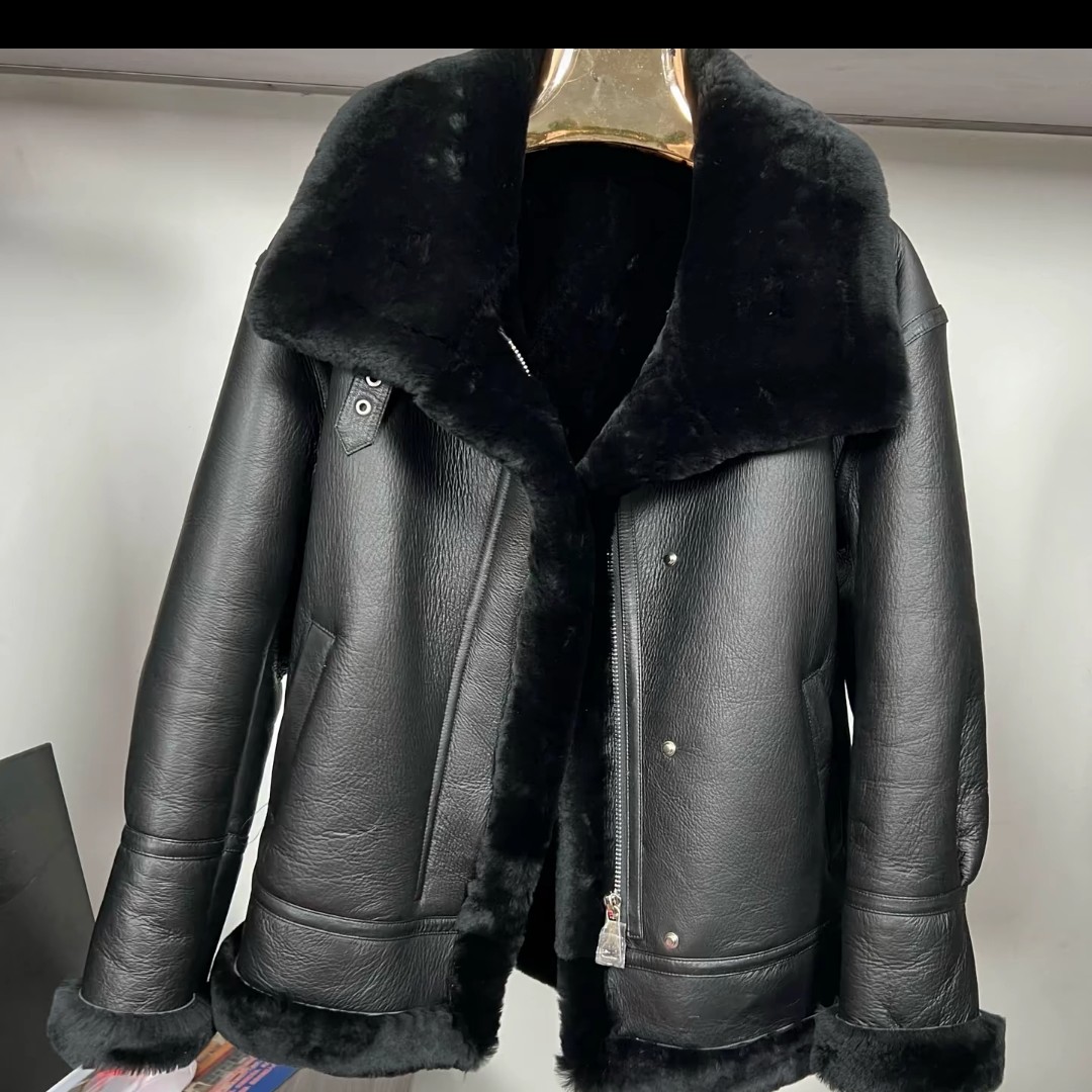 25021美利奴皮毛一体保暖翻领女冬外套