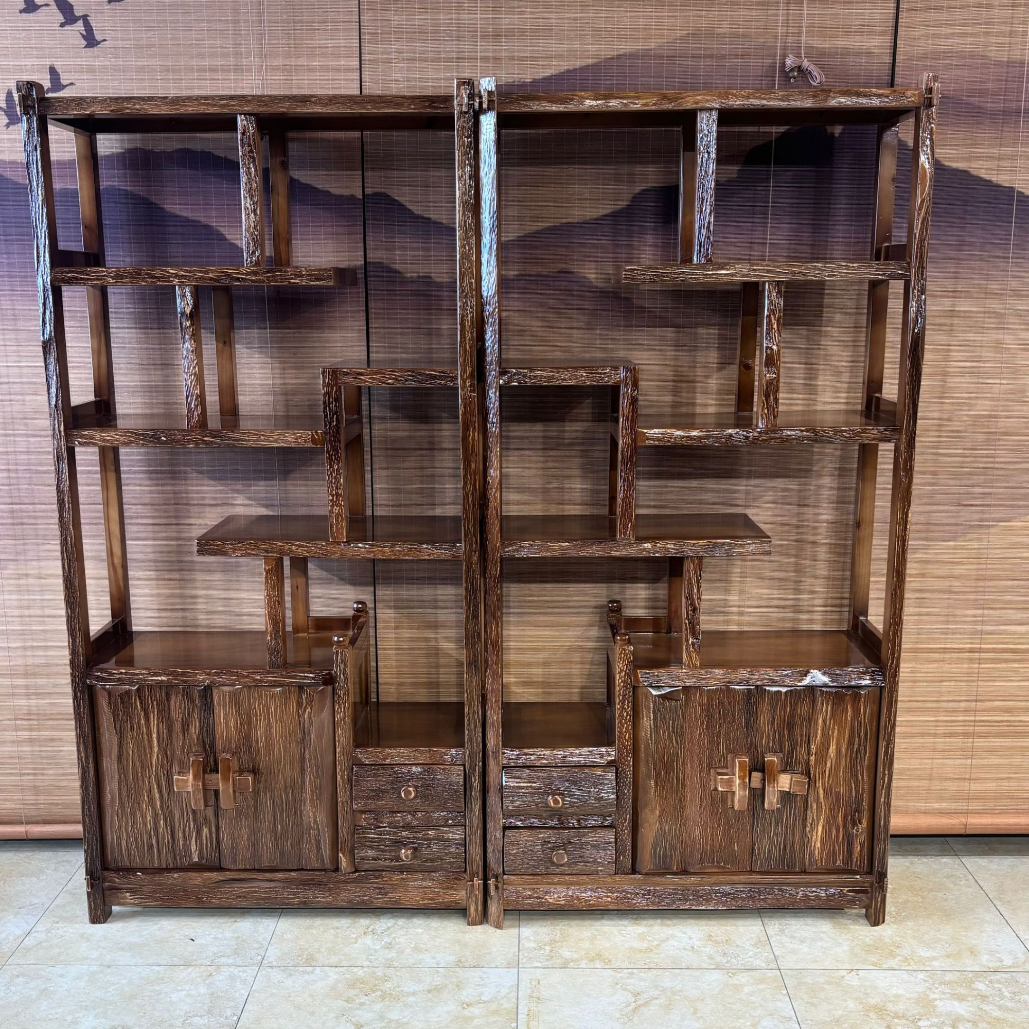 桤木实木胡桃色博古架一对