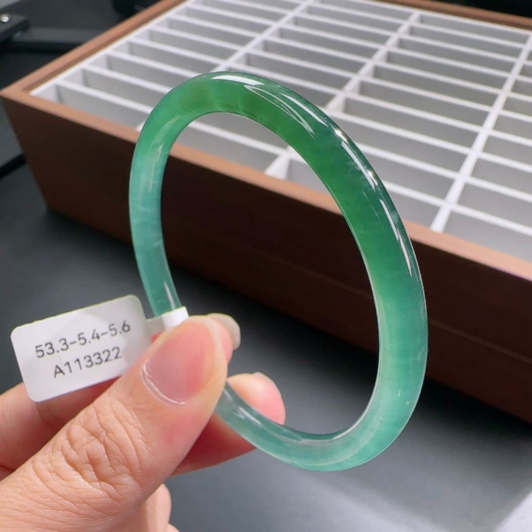 湖水绿冰润老种圆条叮当镯天然翡翠手镯圈口53.3*5.4*5.6mm113322