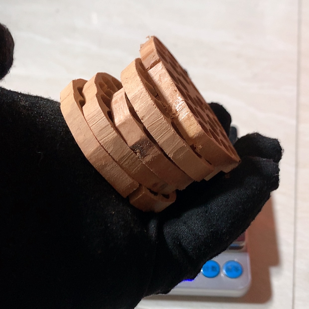 【闪购商品】檀香木手串/手链老山檀香碎料5小片