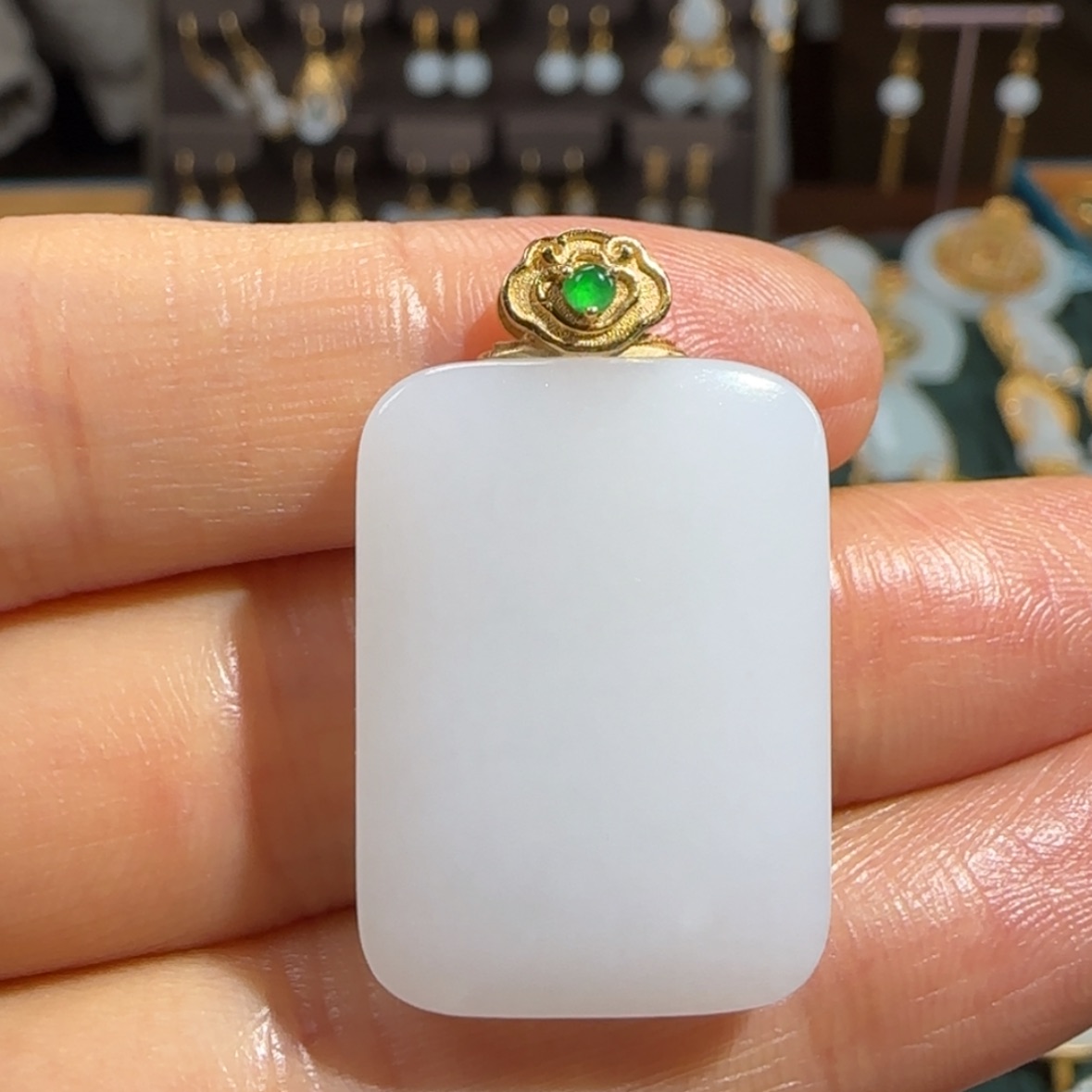 【闪购商品】和田玉颈饰18K金镶嵌暮*?