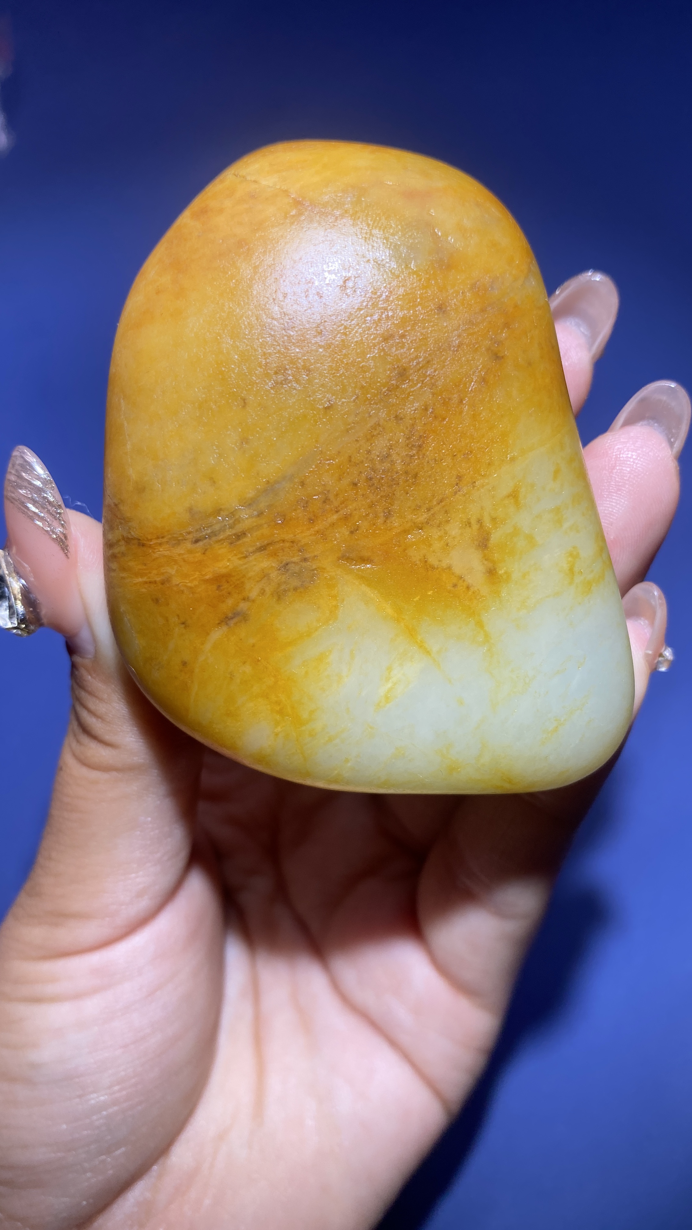 新疆和田玉籽料原石黄沁白肉大金包玉240克玩料完整一口气大开门