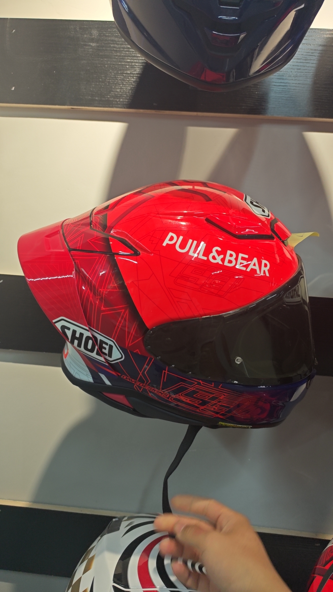 使用shoeiz8 x14防尘电动车头盔系列