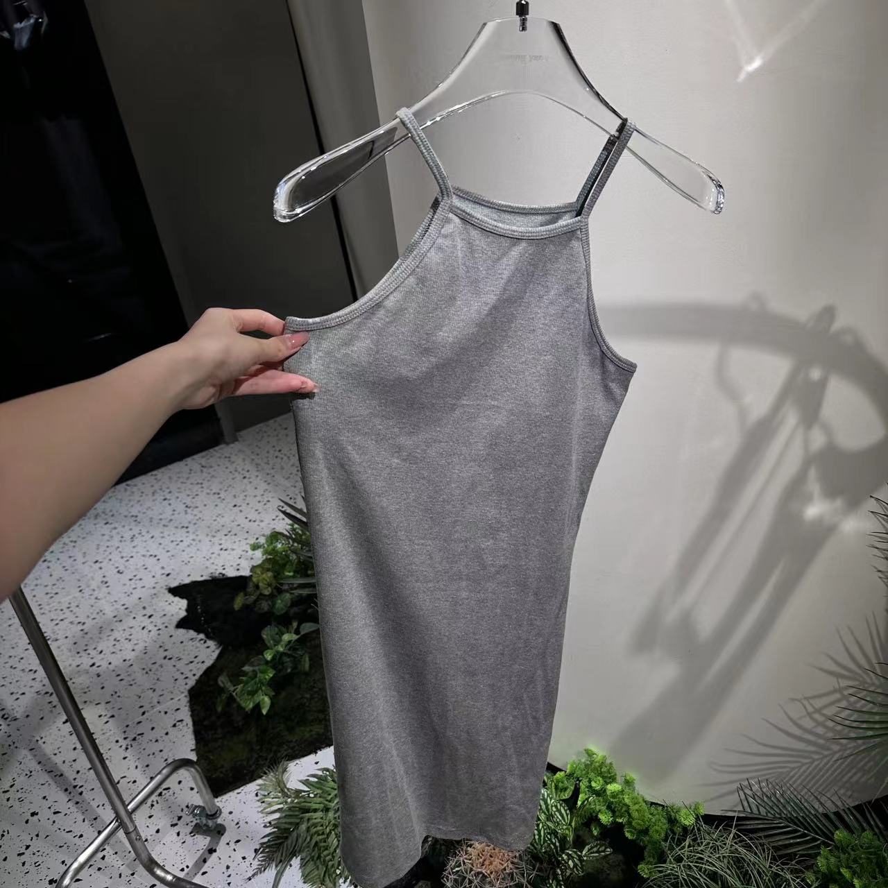 赫本风简约修身吊带短裙23503