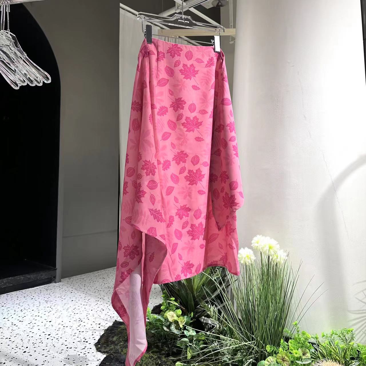 枫叶印花粉色甜美不规则半身裙88061