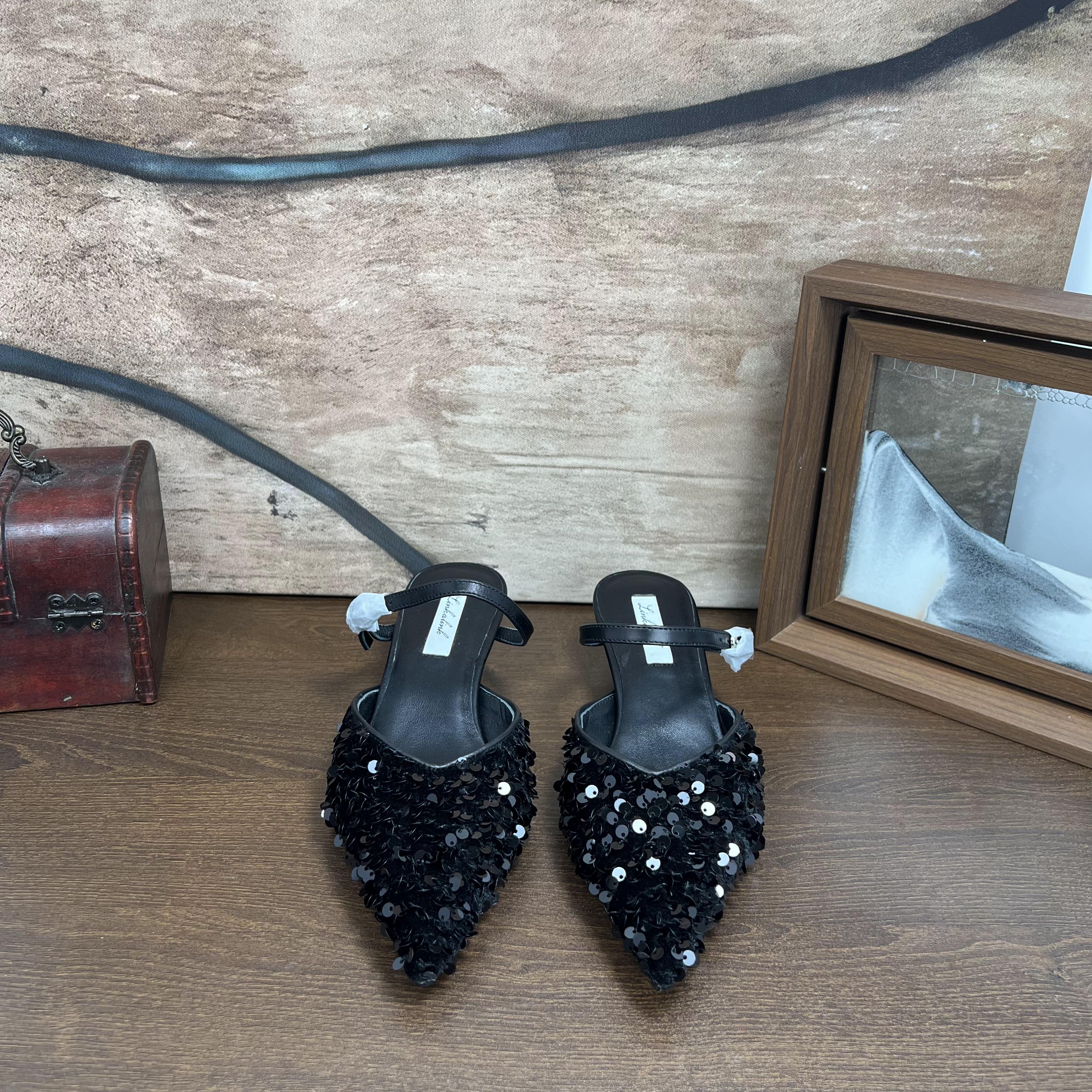 立体珠片尖头猫跟拖鞋