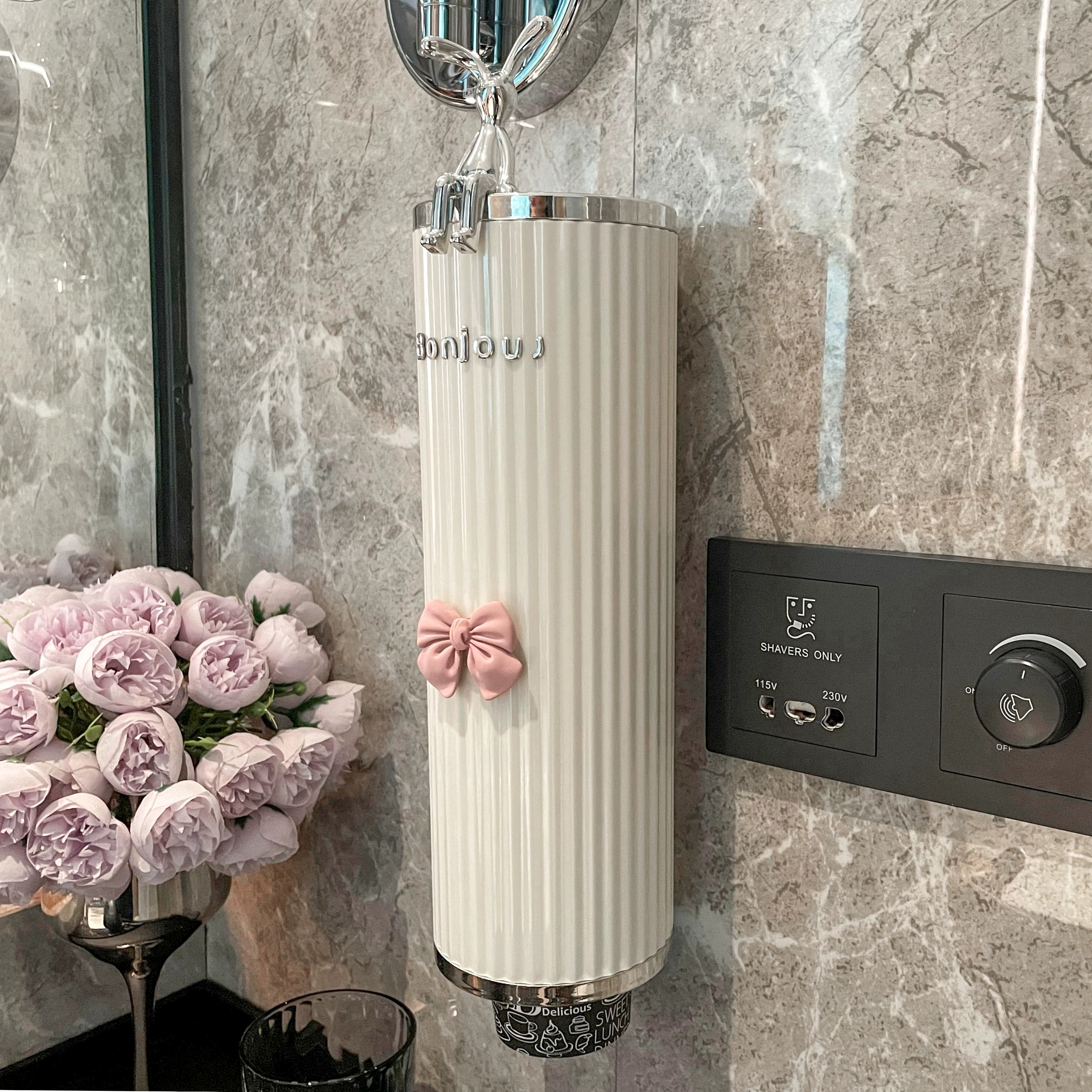 壁挂式饮水机杯架带盖设计杯子取杯器杯架抽取式杯架杯子置物架