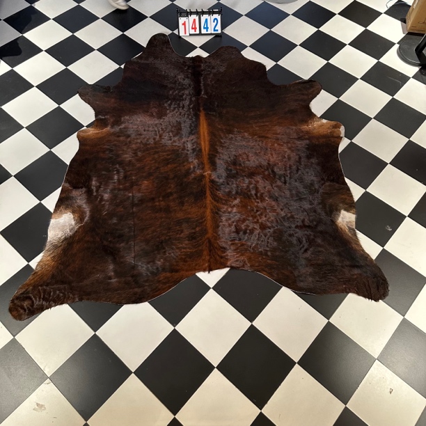 【本尼家】Q1442 235*210巴西进口整张牛皮地毯轻奢