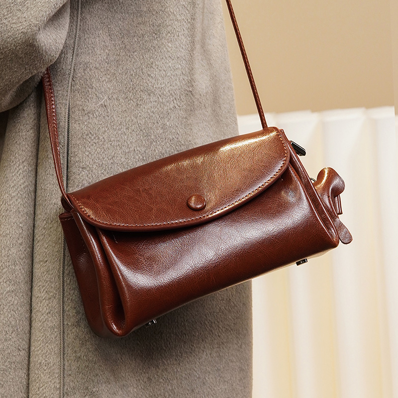 波斯丹顿油蜡牛皮斜跨云朵包包包女士秋冬款单肩包BL1234151ZB