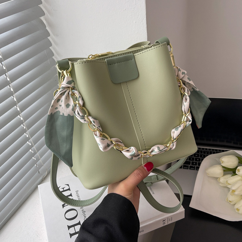 夏季今年流行包包女2025新款潮时尚链条手提水桶包高级质感斜挎包