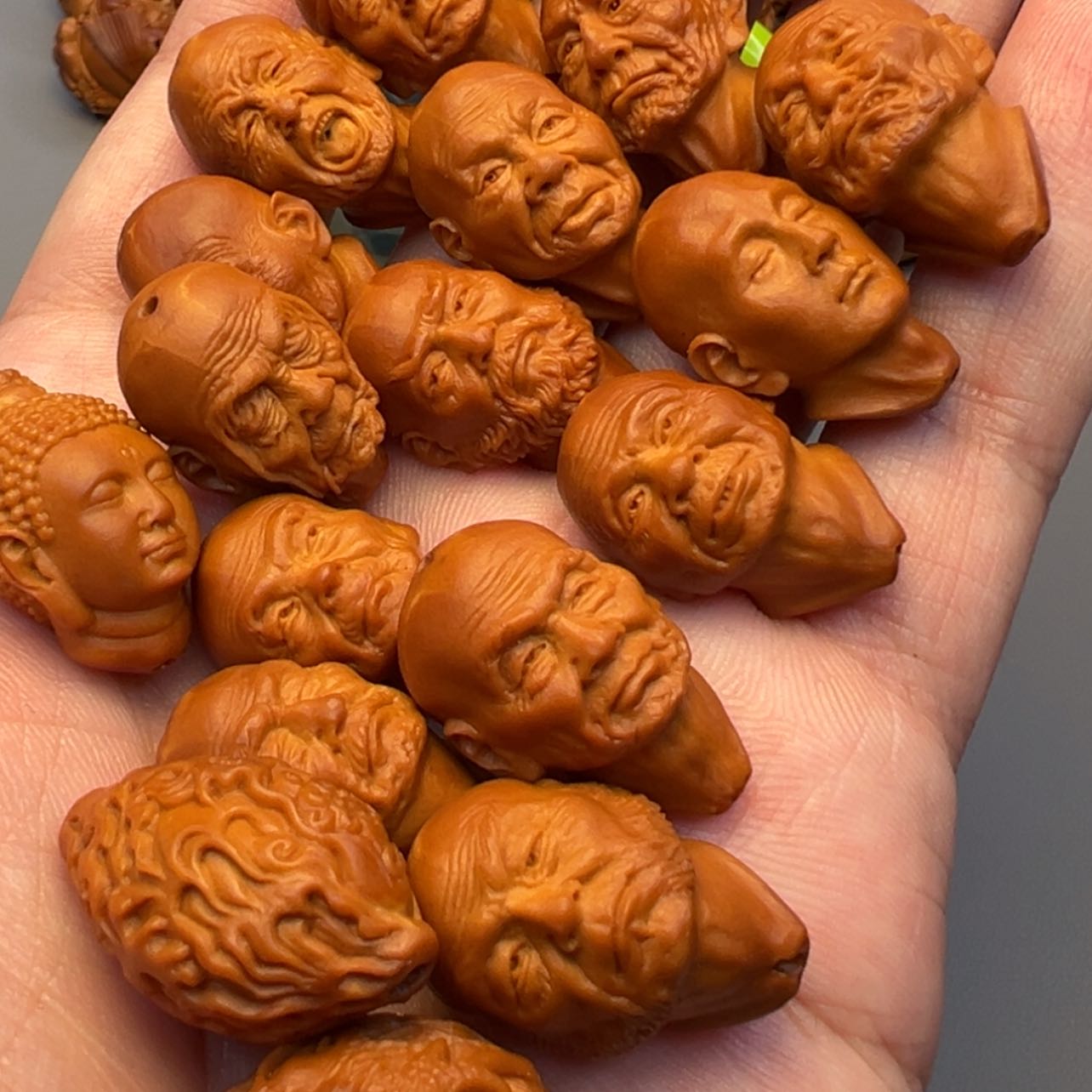 【闪购商品】橄榄核核雕滚*