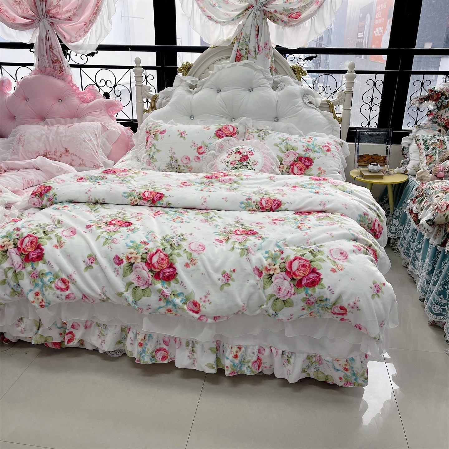 特价11斤左右白底玫瑰加厚保暖牛奶绒印花床公主风裙款花边四件套