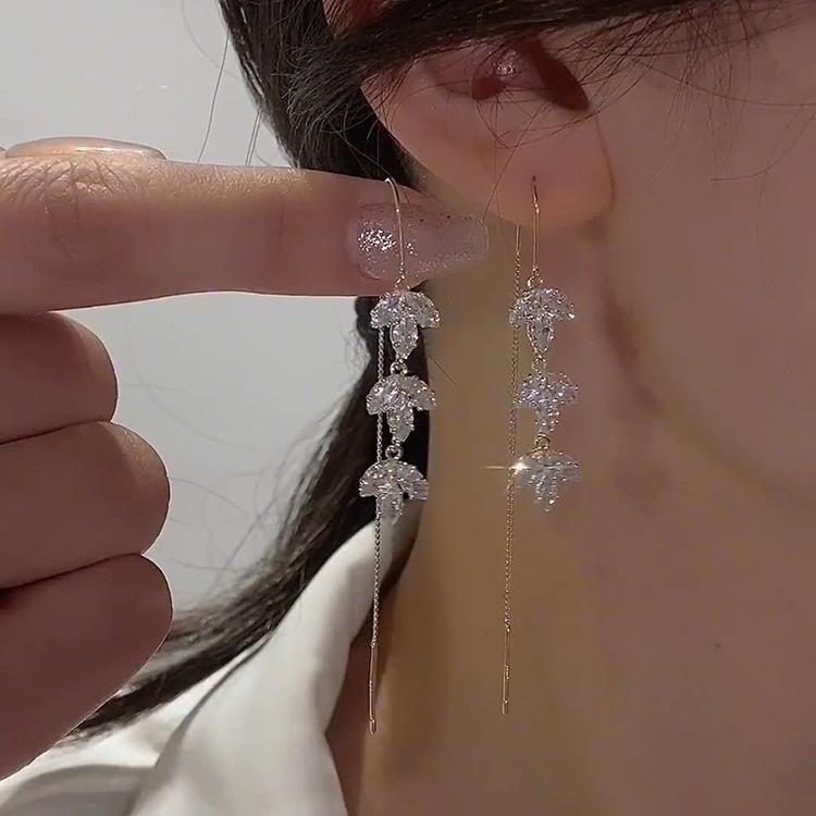 铜合金亚克力耳饰 2023年新款枫叶锆石流苏长款耳线女韩国气质时