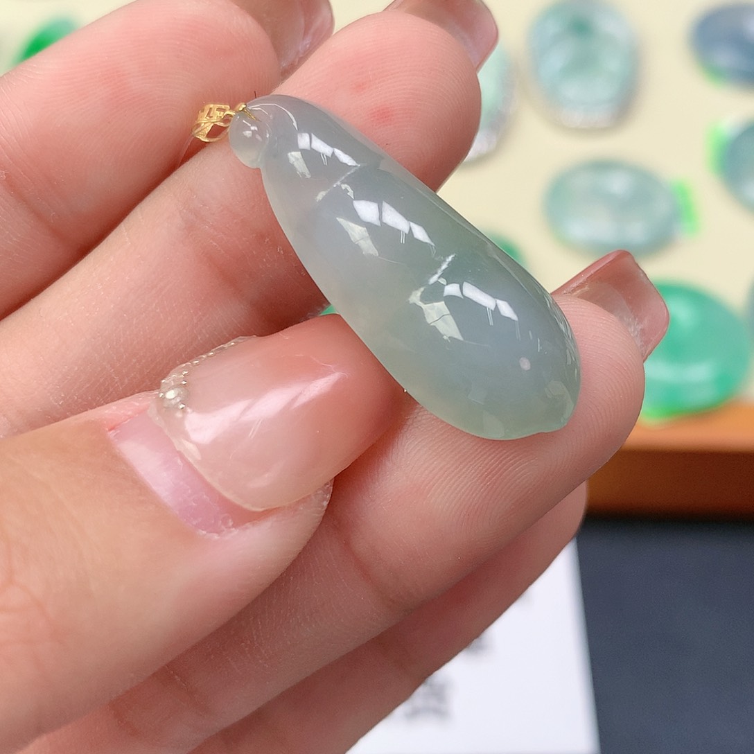 翡翠颈饰18K金镶嵌福豆
