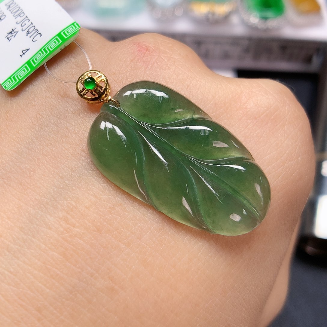 翡翠颈饰18K金镶嵌叶子