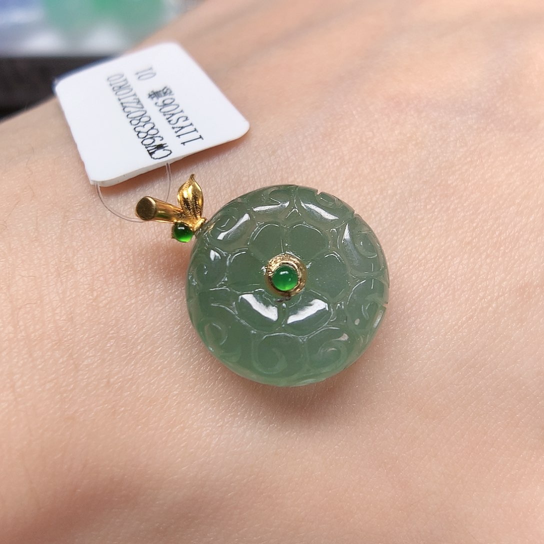 翡翠颈饰18K金镶嵌8888888888888888889