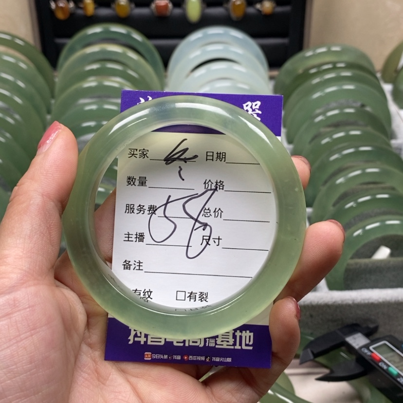 【闪购商品】蛇纹石玉手镯未镶嵌冬**白