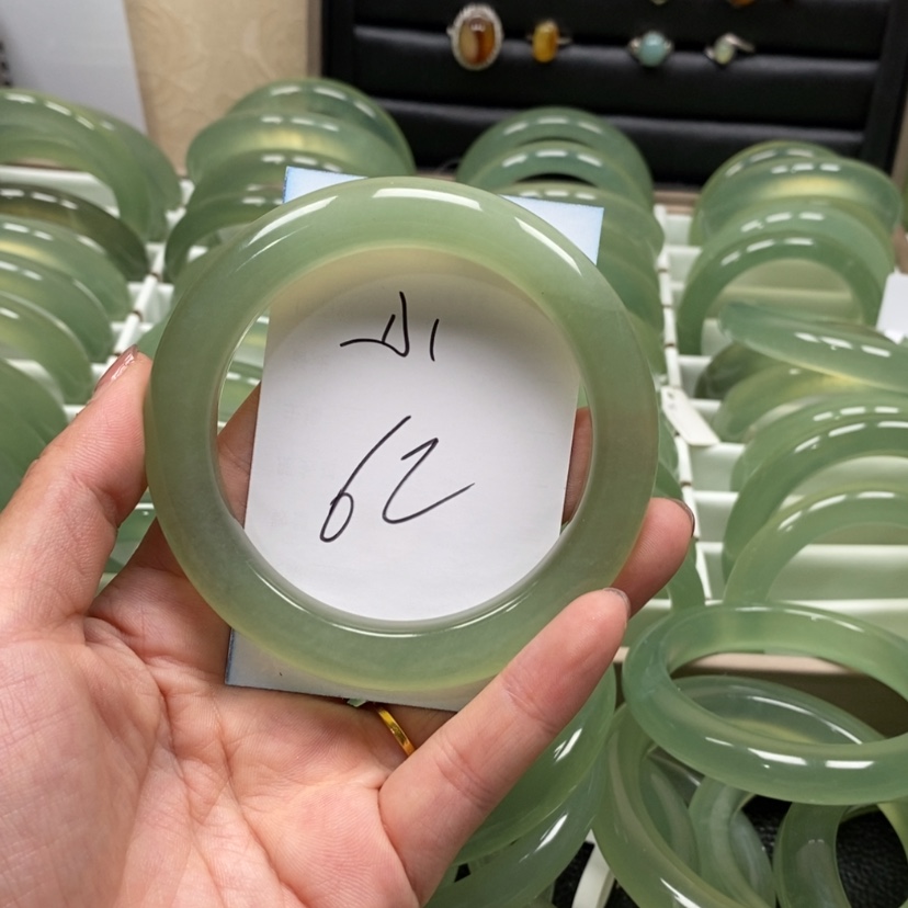 【闪购商品】蛇纹石玉手镯未镶嵌小***评
