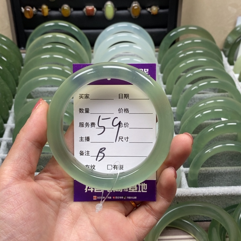【闪购商品】蛇纹石玉手镯未镶嵌L***e