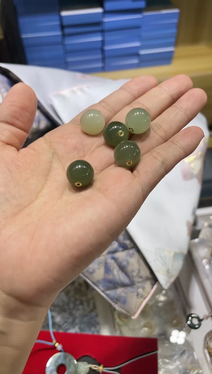 【闪购商品】和田玉吊坠(赠链)18K金镶嵌路路通（多样性发其一）