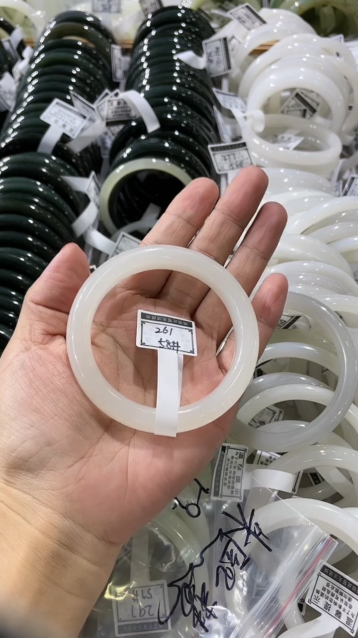 【闪购商品】和田玉手镯未镶嵌手镯261，（多样性发其一）