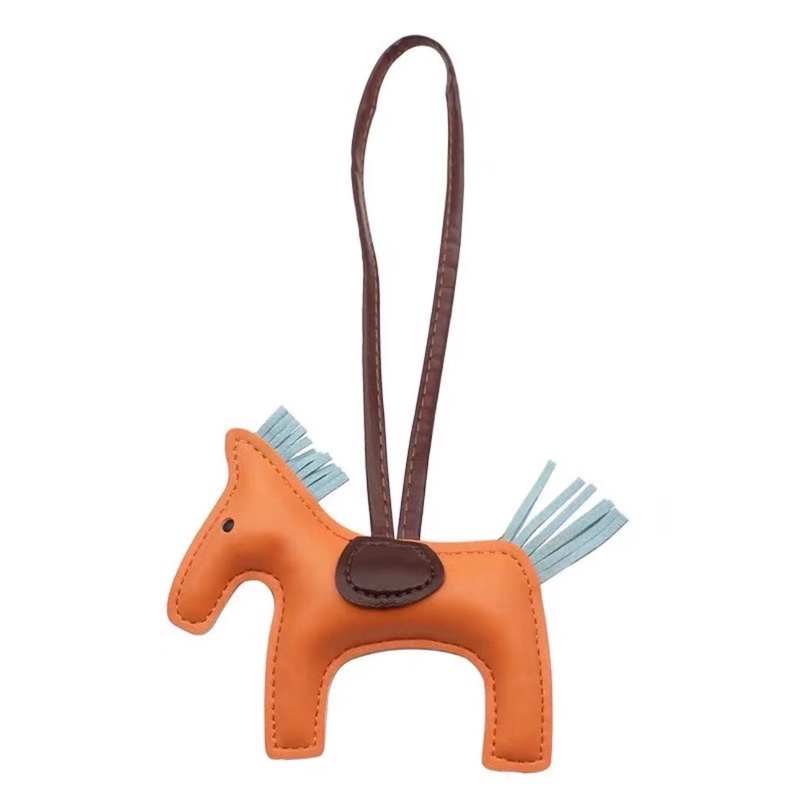 16枕投新款时尚皮质小马挂件