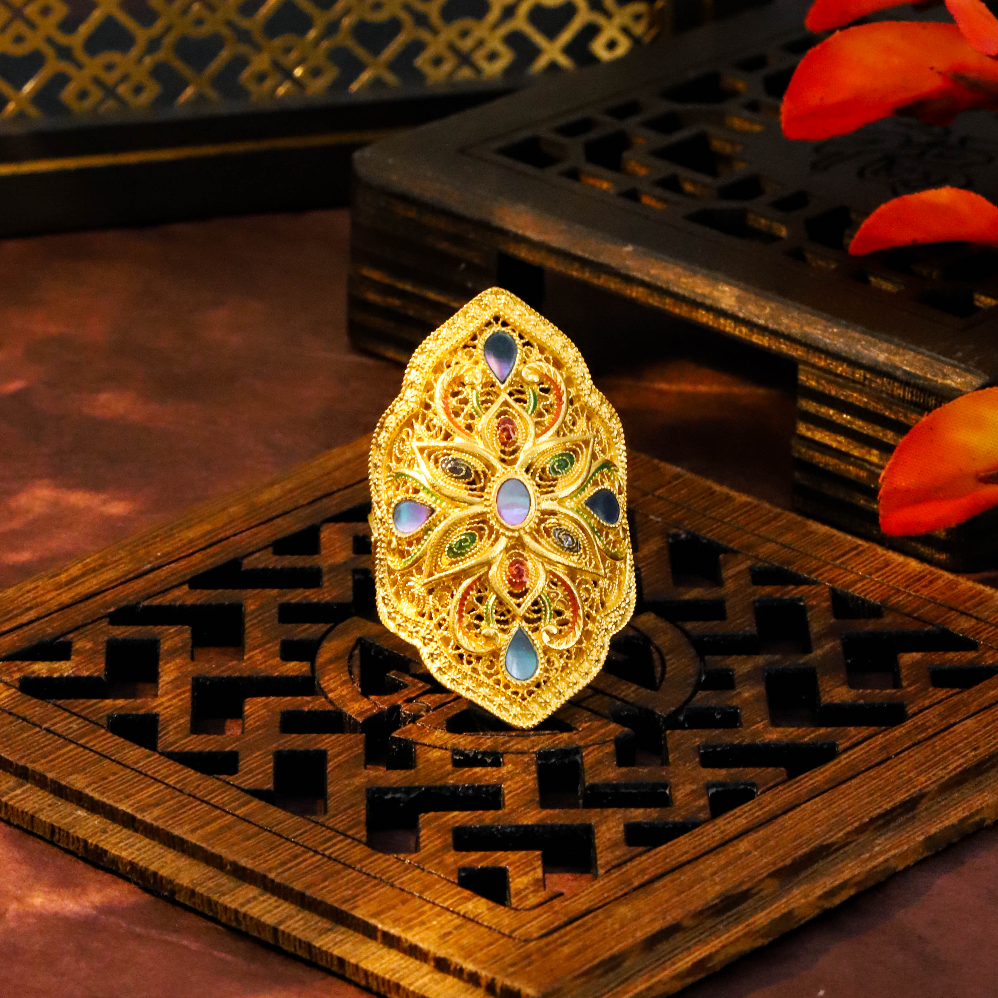 福满圆珠宝3 足金 古法螺钿花丝凤羽戒指