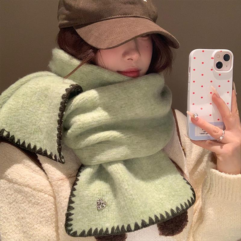 高级感绿色仿羊绒亲肤围巾女2024年秋冬季氛围感加厚保暖学生围脖