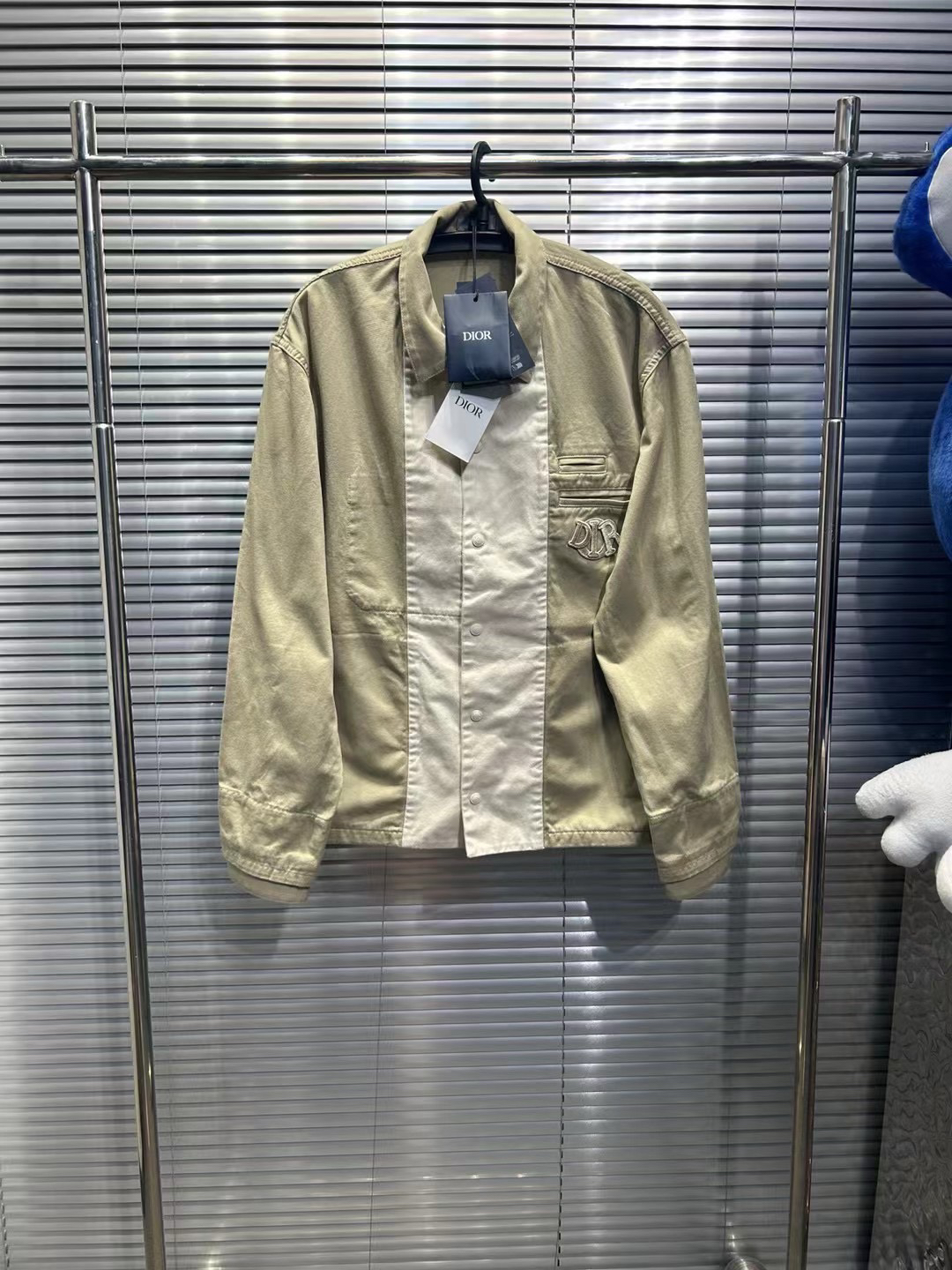 Dior24胸前刺绣字母卡其色白条纹拼色衬衫外套/48码/全新/物8304