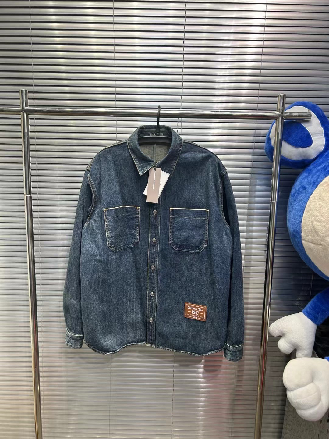 Dior 1947系列下摆皮牌logo胸前口袋牛仔衬衫40码/平台4580/全新