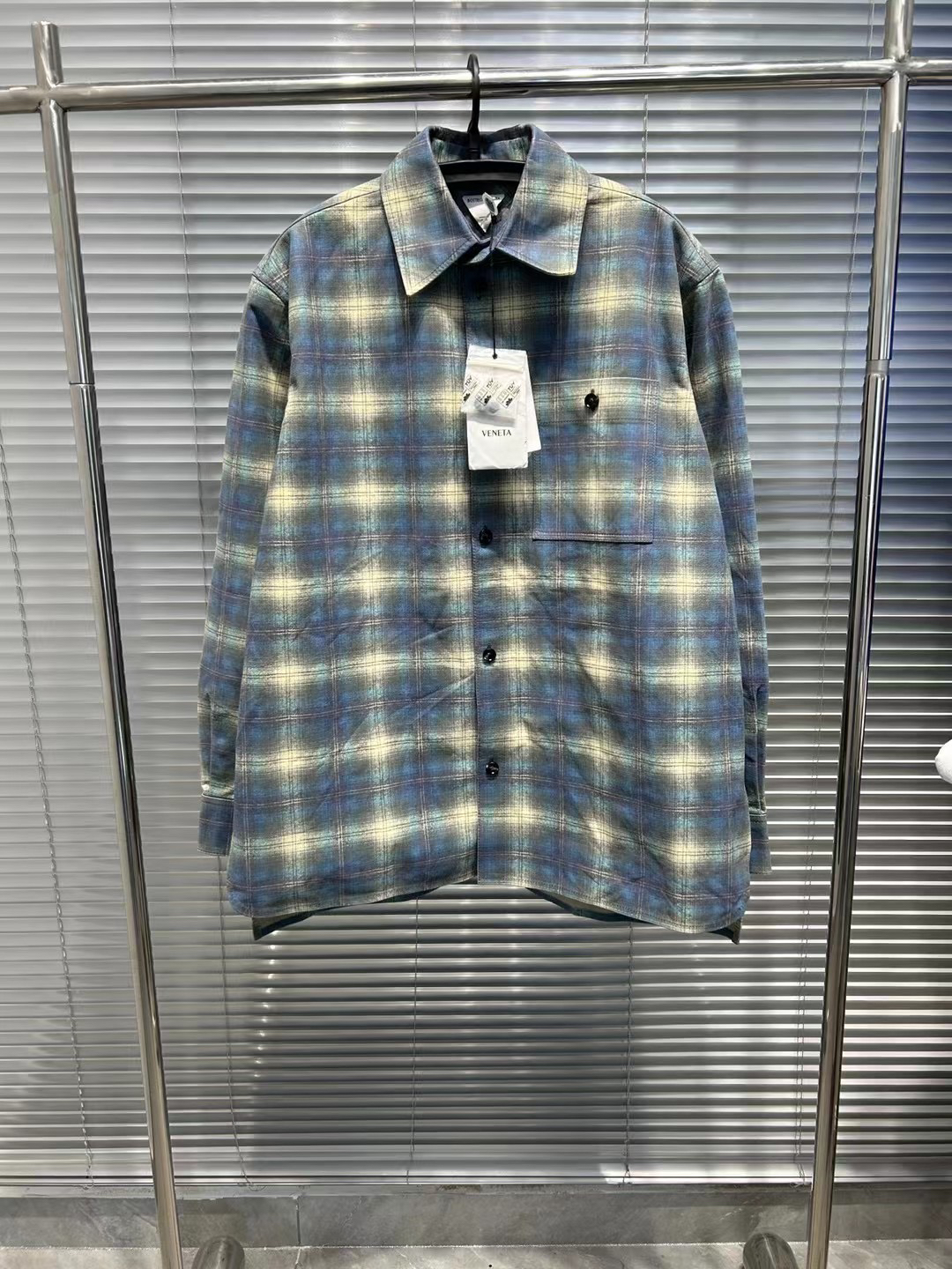 Bv2023最新爆款蓝色格纹绵羊皮格纹衬衫46尺码/全新/工价52000
