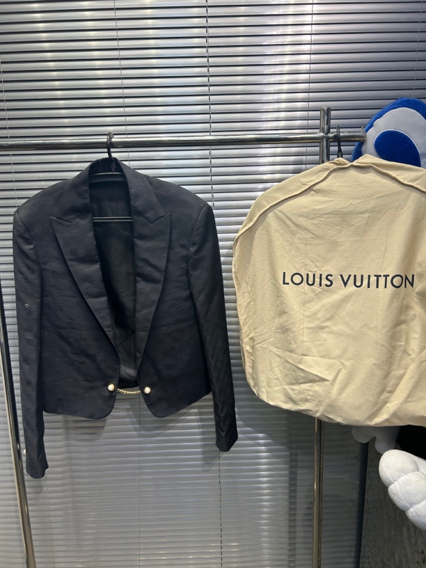 Louis Vuitton x 菲董 金色链条珍珠西装礼服48/全新/平台25200
