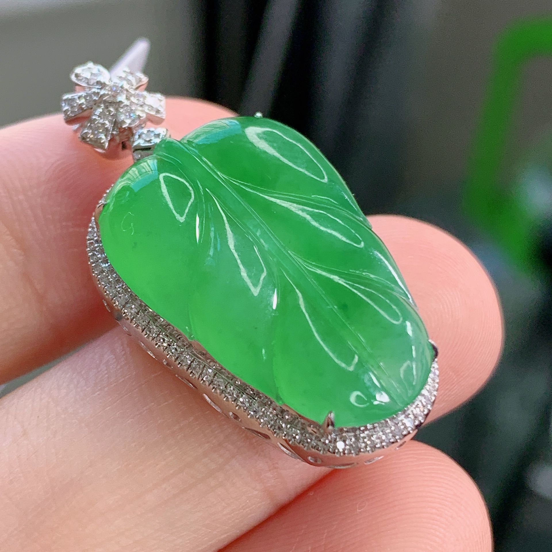 天然缅甸A货阳绿满绿翡翠叶子吊坠18k金镶嵌