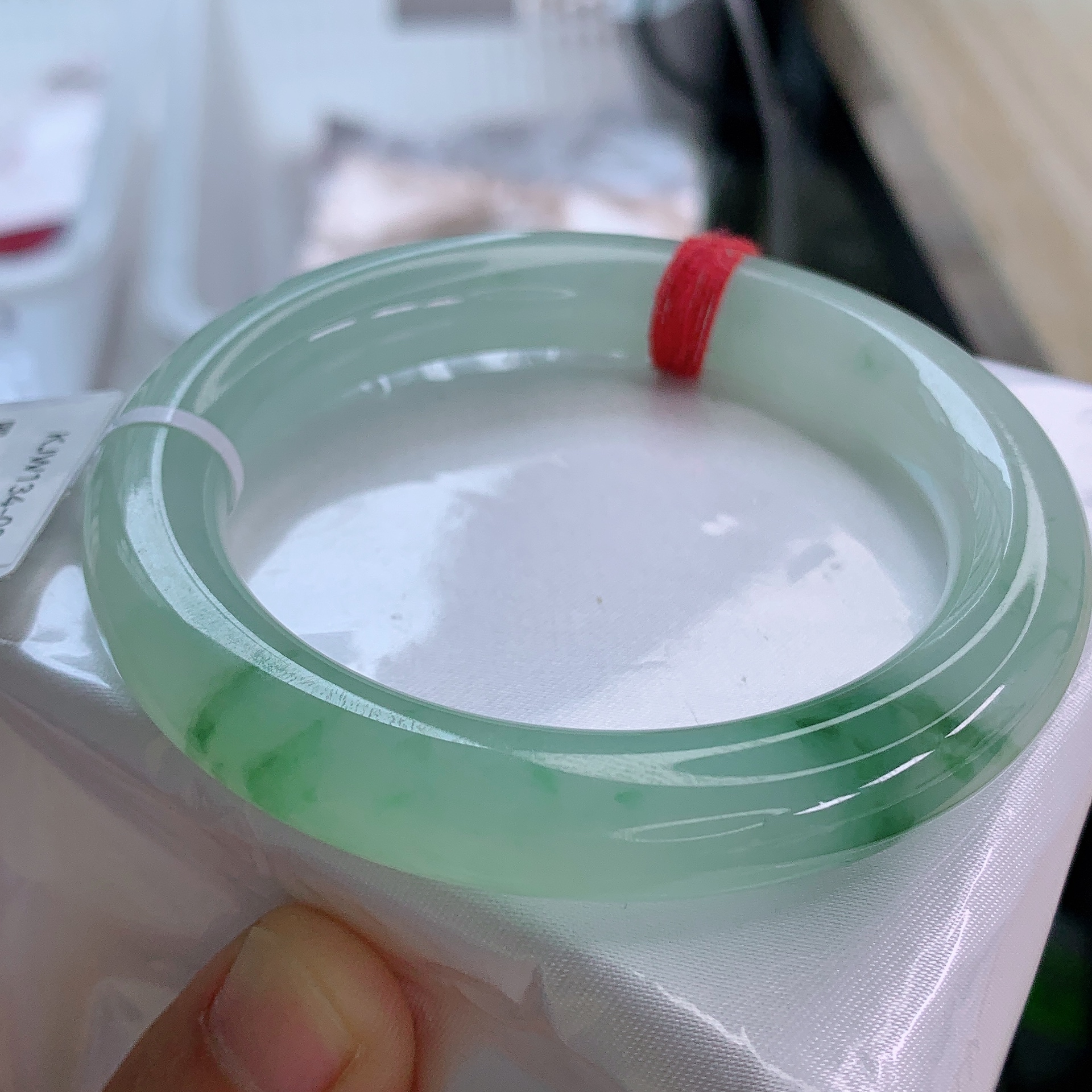 53.6圈口天然缅甸A货翡翠冰胶飘花圆条手镯