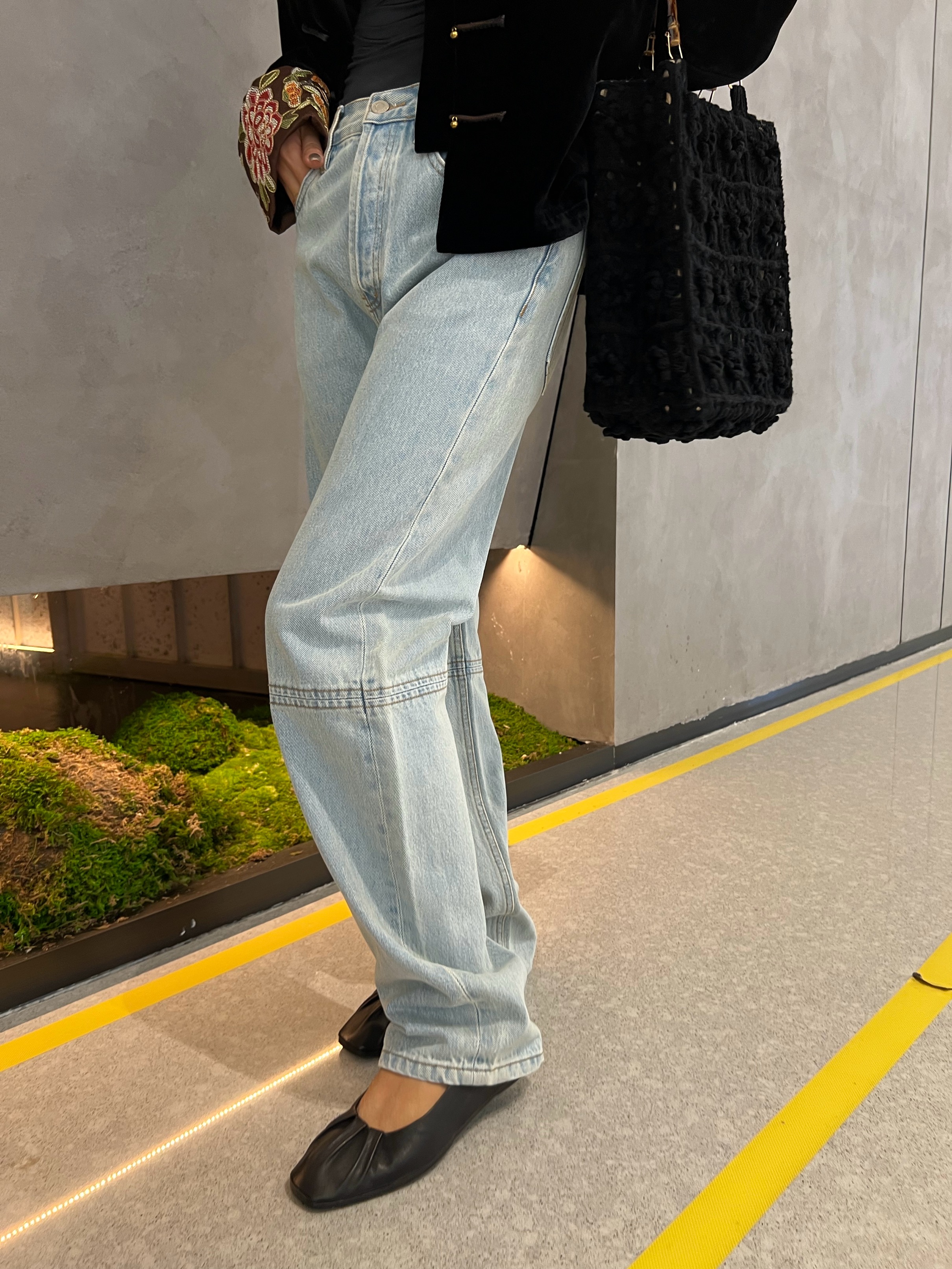 女士牛仔裤进口牛仔面料浅色直筒修身潮流时尚水洗百搭宽松裤子