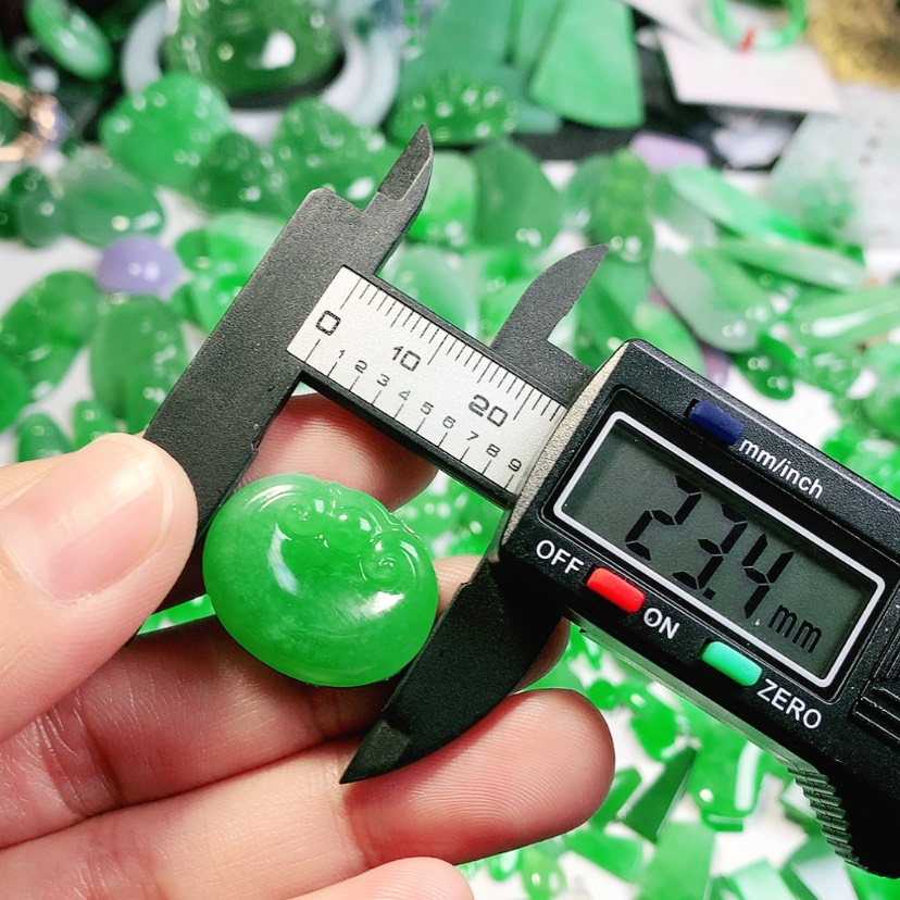 【闪购商品】翡翠挂件未镶嵌呢**语
