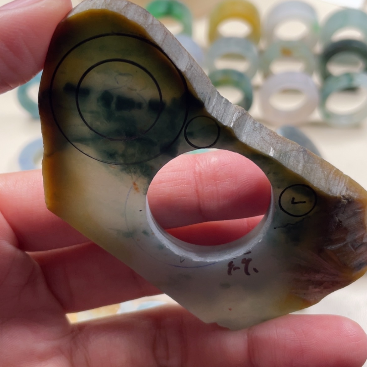 【闪购商品】定制翡翠戒指未镶嵌?