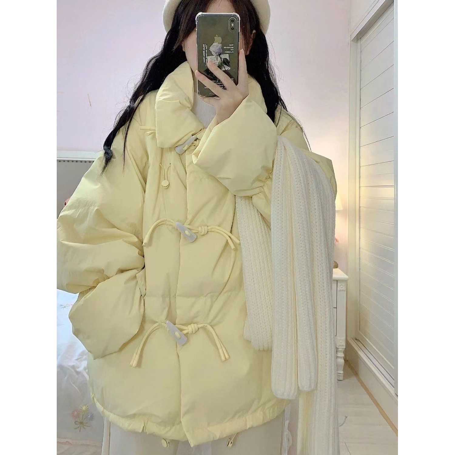 设计感新款羽 绒服暖黄色牛角扣面包服外套女冬季ins韩版