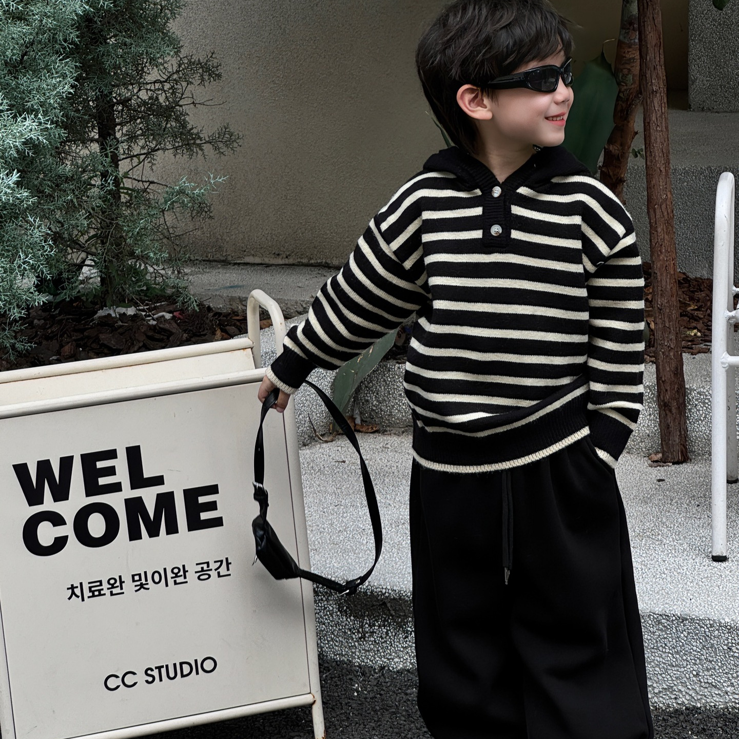 现货2025冬季新款韩版男童加厚宽松条纹套头连帽毛衣儿童上衣潮