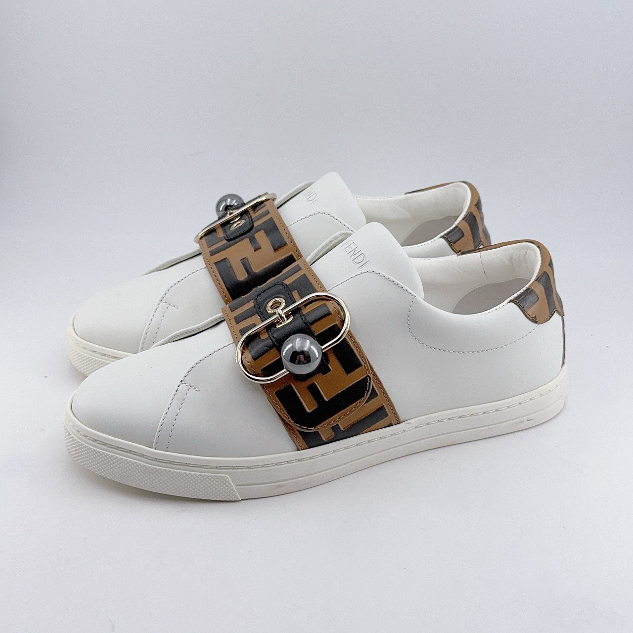 95新 FENDI/芬迪 35码偏小34脚穿/98新/老花皮扣小白板鞋