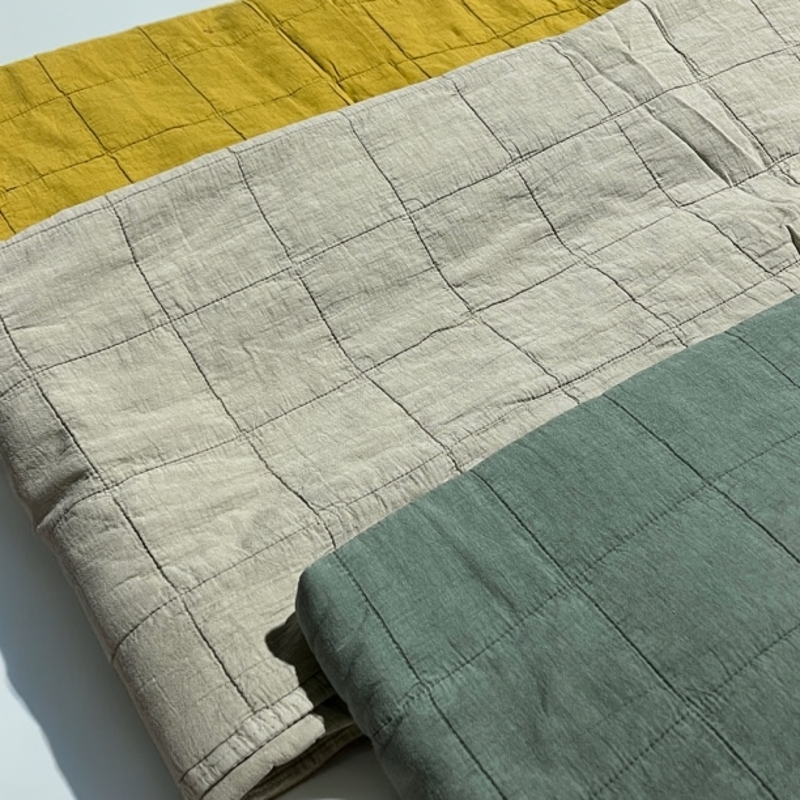 芃睿—砂洗工艺方格床盖瑕疵