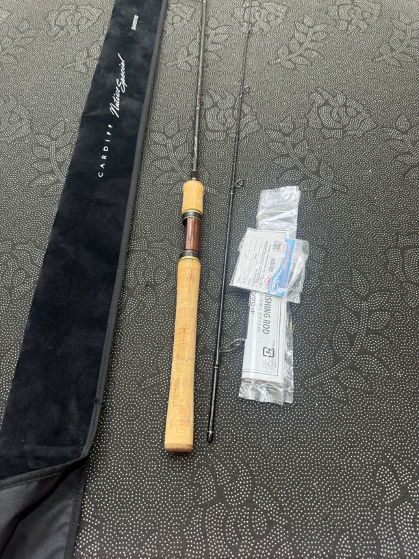 九三，二零卡迪夫路亚竿，直柄s64l，环氧轻微开裂，国行卡袋齐全