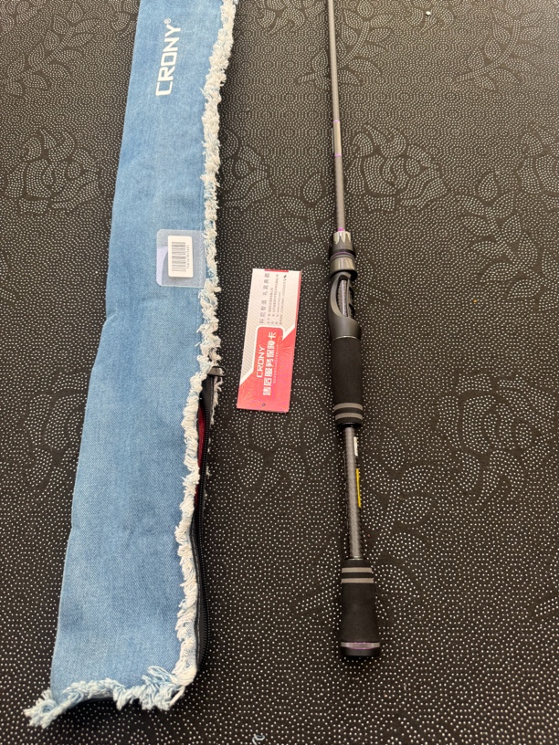 九九，黑冠路亚竿，直柄65l，未下水使用，无伤，卡袋齐全