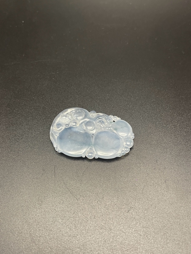 腾冲老翡翠冰种挂件