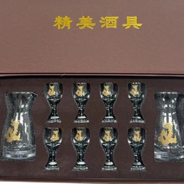 两壶八杯龙纹酒具