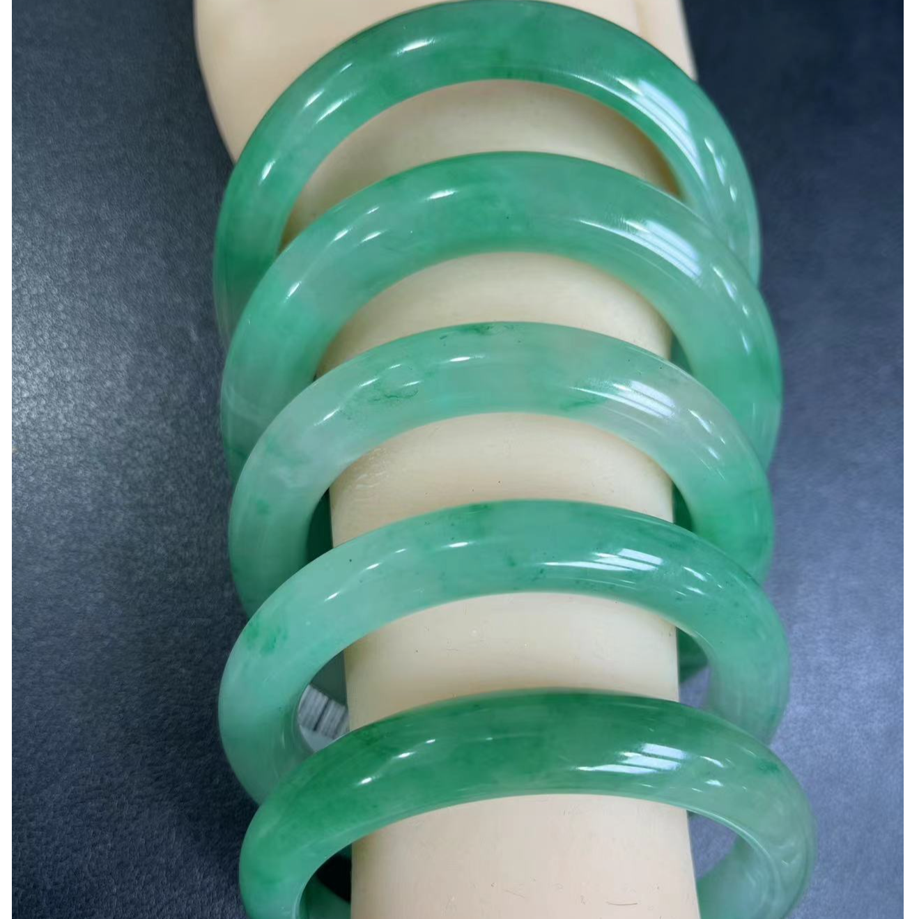 天然非洲翠深色系冰飘花时尚款手镯（多样性发货，拍一发一）